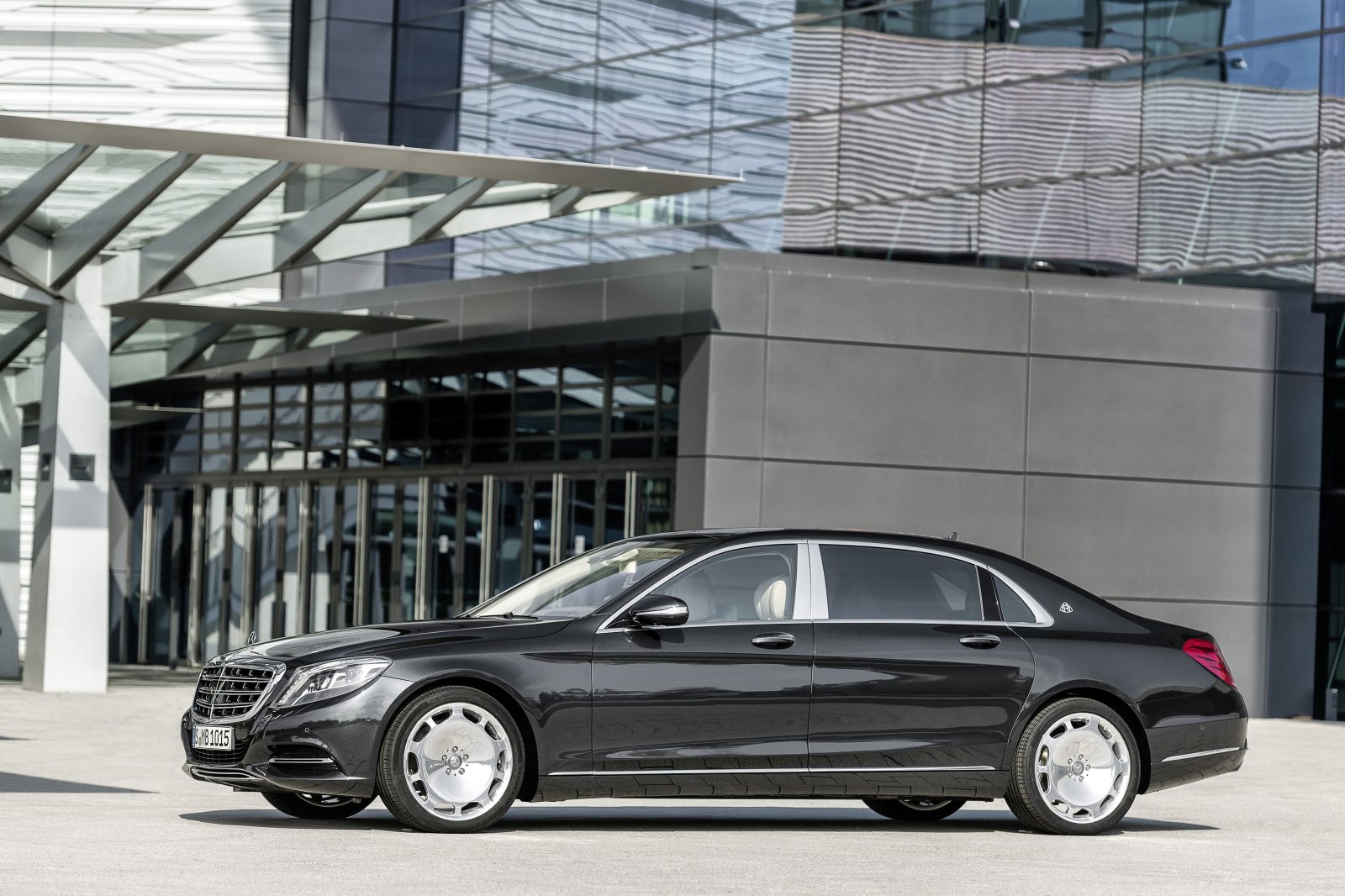 Аренда Mercedes-Maybach S